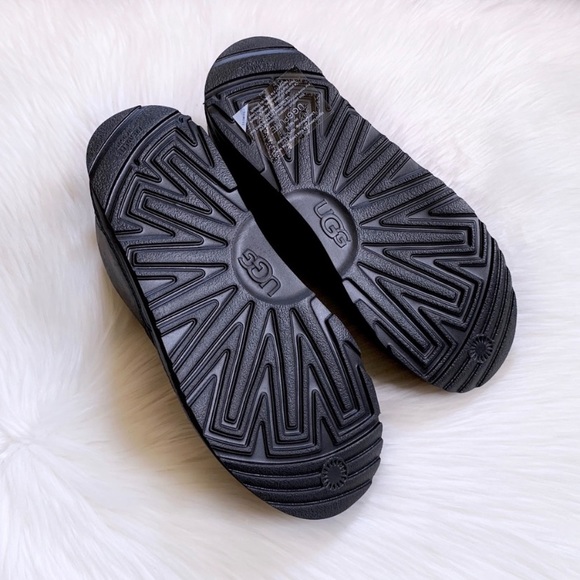 UGG Men’s Neumel Waterproof Chukka Boots In Black - Picture 8 of 8